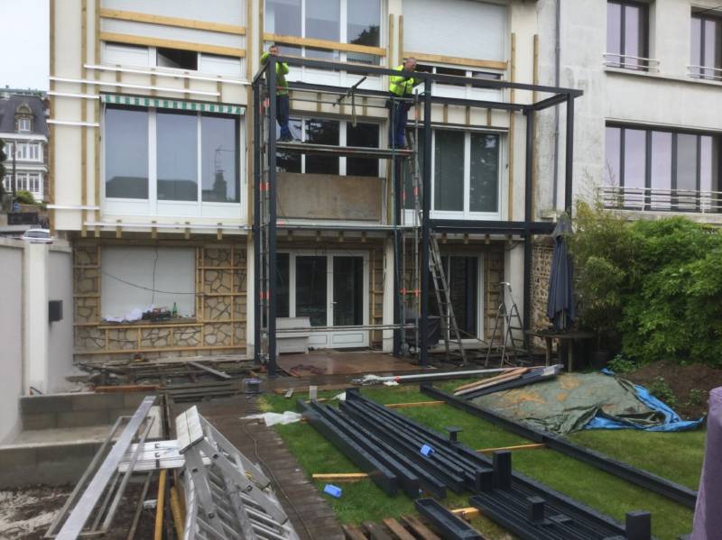 en cours de  pose structure metallique le havre 