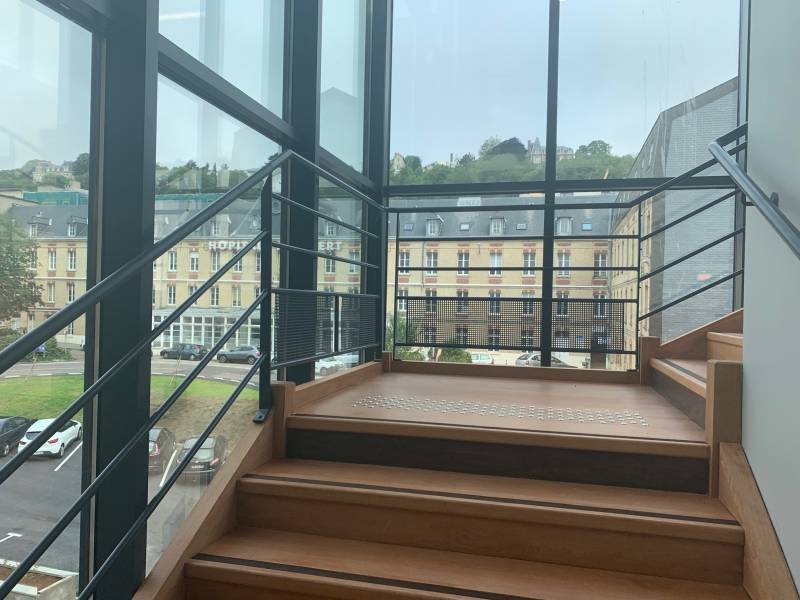 FABRICATION DE GARDE CORPS SUR MESURE EN ACIER POUR L'HOPITAL FLAUBERT LE HAVRE