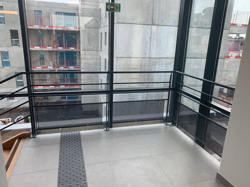 FABRICATION DE GARDE CORPS SUR MESURE EN ACIER POUR L'HOPITAL FLAUBERT LE HAVRE