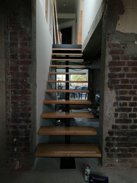 Réalisation d'un escalier limon central