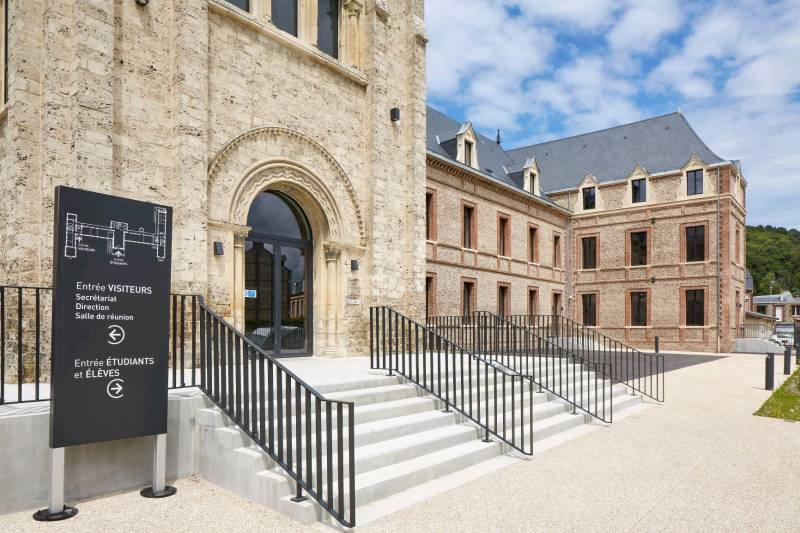 Réhabilitation de Institut de Formation des Soins Infirmiers (IFSI) et en Institut de Formation des Aides-Soignants (IFAS), de FECAMP (76400).