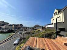 TERRASSE METALLIQUE SUR PILOTIS PROCHE PORT EN BESSIN